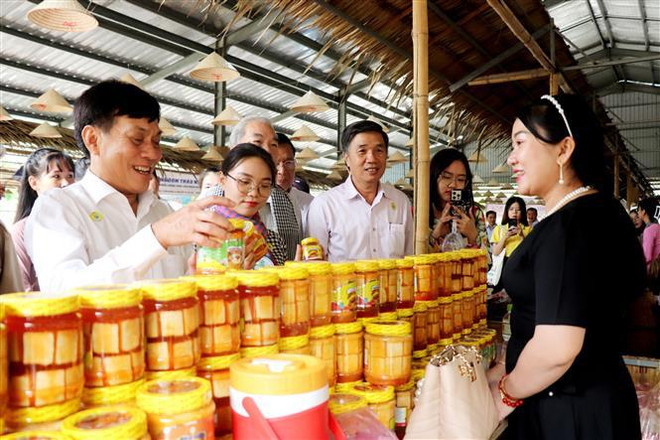 Honran a aldea vietnamita por logros en programa “Una comuna, un producto” ảnh 2 Honran a aldea vietnamita por logros en programa “Una comuna, un producto” ảnh 2