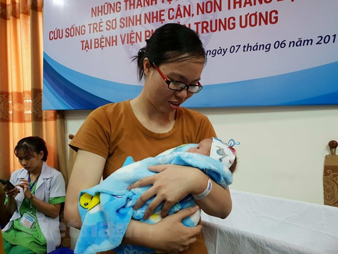 Bebé prematuro de 500 gramos sobrevive en Vietnam gracias a esfuerzos médicos locales ảnh 1 Bebé prematuro de 500 gramos sobrevive en Vietnam gracias a esfuerzos médicos locales ảnh 1