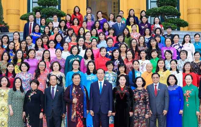 Presidente de Vietnam resalta aportes de diputadas al desarrollo nacional ảnh 1 Presidente de Vietnam resalta aportes de diputadas al desarrollo nacional ảnh 1