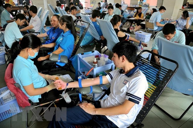 Reconocen en Vietnam a donantes voluntarios de sangre ảnh 1