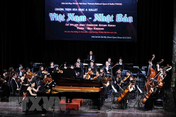 Artistas de Vietnam y Japón llevan “Sinfonía de verano” a público de Hanoi ảnh 1 Artistas de Vietnam y Japón llevan “Sinfonía de verano” a público de Hanoi ảnh 1