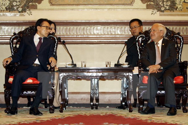 Expresidente sudcoreano Lee Myung Bak visita Ciudad Ho Chi Minh ảnh 1 Expresidente sudcoreano Lee Myung Bak visita Ciudad Ho Chi Minh ảnh 1