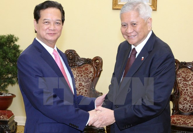 Primer ministro de Vietnam recibe al canciller filipino ảnh 1 Primer ministro de Vietnam recibe al canciller filipino ảnh 1