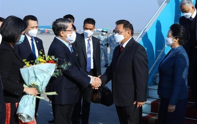 Presidente de la Asamblea Nacional de Laos comienza visita oficial a Vietnam ảnh 1 Presidente de la Asamblea Nacional de Laos comienza visita oficial a Vietnam ảnh 1