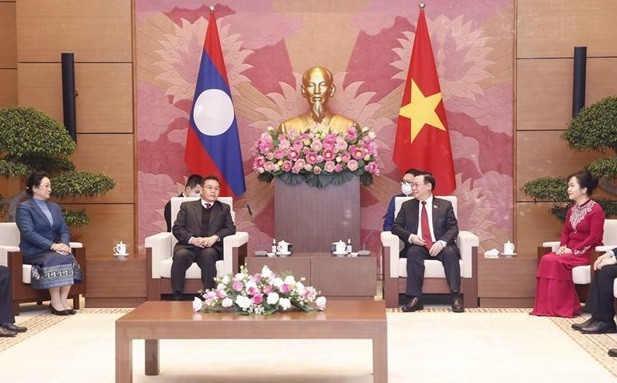 Presidente de Asamblea Nacional de Laos concluye con éxito visita oficial a Vietnam ảnh 1 Presidente de Asamblea Nacional de Laos concluye con éxito visita oficial a Vietnam ảnh 1