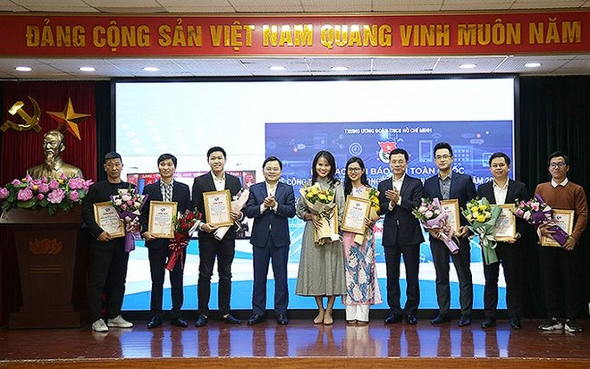 Entregan en Vietnam Premio Nacional de Prensa sobre labores sindicales en 2021 ảnh 1 Entregan en Vietnam Premio Nacional de Prensa sobre labores sindicales en 2021 ảnh 1