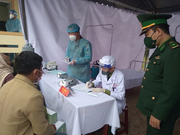 Fuerzas militares de Vietnam y Laos brindan atención médica a pobladores en zonas limítrofes ảnh 1 Fuerzas militares de Vietnam y Laos brindan atención médica a pobladores en zonas limítrofes ảnh 1
