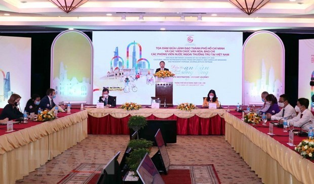 Presentan medidas de recuperación económica de Ciudad Ho Chi Minh a periodistas extranjeros ảnh 1 Presentan medidas de recuperación económica de Ciudad Ho Chi Minh a periodistas extranjeros ảnh 1