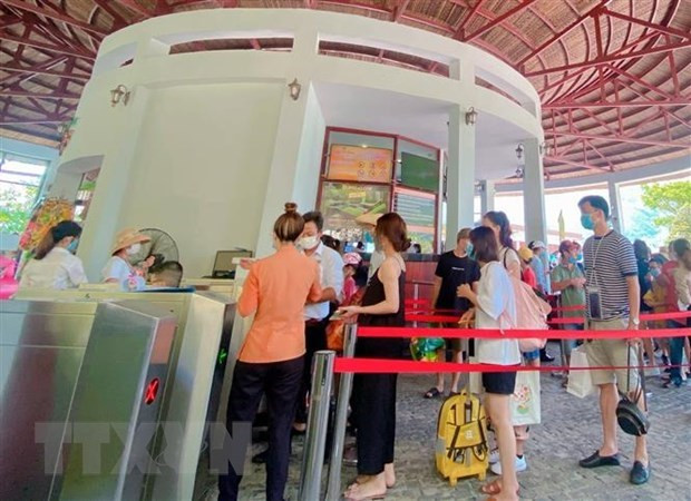Anuncia ciudad vietnamita unidades permitidas para brindar servicios a turistas extranjeros ảnh 2 Anuncia ciudad vietnamita unidades permitidas para brindar servicios a turistas extranjeros ảnh 2