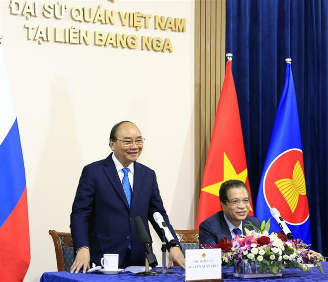Presidente de Vietnam se reúne con compatriotas en Rusia ảnh 2 Presidente de Vietnam se reúne con compatriotas en Rusia ảnh 2