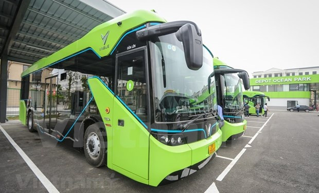 Llega primera ruta de autobús eléctrico inteligente a las calles de Hanoi ảnh 1