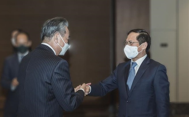 Cancilleres de Vietnam y China debaten medidas para profundizar nexos bilaterales ảnh 1 Cancilleres de Vietnam y China debaten medidas para profundizar nexos bilaterales ảnh 1