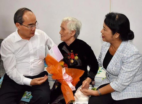 Ciudad Ho Chi Minh brinda asistencia financiera a necesitados en ocasión de Tet ảnh 1