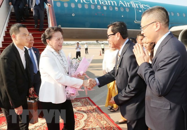 Presidenta del Parlamento vietnamita llega a Camboya para asistir la APPF-27 ảnh 1 Presidenta del Parlamento vietnamita llega a Camboya para asistir la APPF-27 ảnh 1