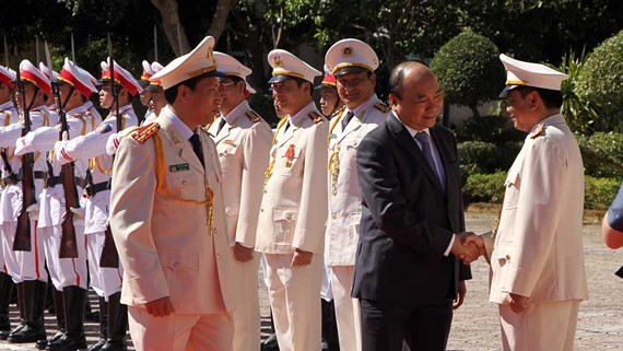 Premier vietnamita elogia esfuerzos de la policía provincial de Dak Nong en mantenimiento de seguridad ảnh 1 Premier vietnamita elogia esfuerzos de la policía provincial de Dak Nong en mantenimiento de seguridad ảnh 1