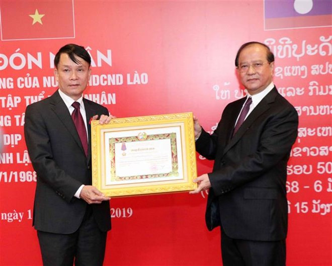Agencia Vietnamita de Noticias recibe órdenes nobles de Laos ảnh 1 Agencia Vietnamita de Noticias recibe órdenes nobles de Laos ảnh 1