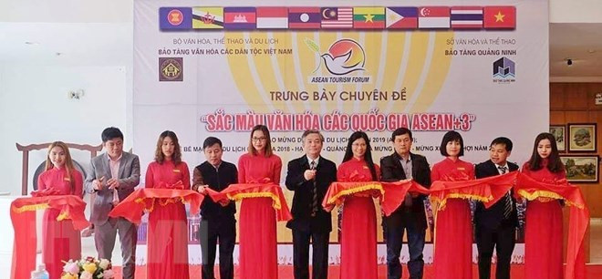 Exhiben en provincia vietnamita particularidades culturales de ASEAN ảnh 1 Exhiben en provincia vietnamita particularidades culturales de ASEAN ảnh 1