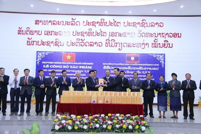 Presentan varios volúmenes en idioma laosiano de Obras Completas de Ho Chi Minh ảnh 1 Presentan varios volúmenes en idioma laosiano de Obras Completas de Ho Chi Minh ảnh 1
