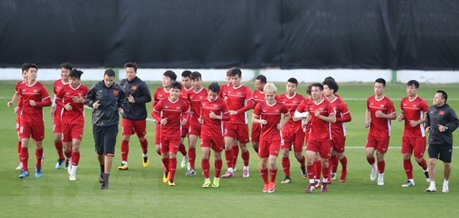 Estimula premier vietnamita al equipo nacional de fútbol antes de su partido decisivo contra Yemen ảnh 1 Estimula premier vietnamita al equipo nacional de fútbol antes de su partido decisivo contra Yemen ảnh 1
