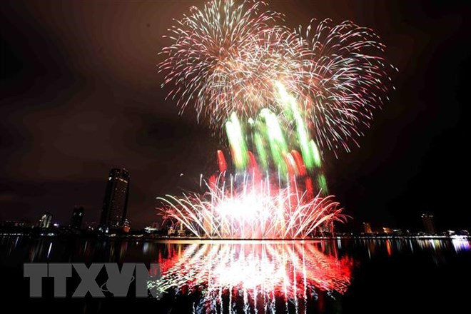 Iluminarán Hanoi con espectáculos pirotécnicos en Año Nuevo Lunar ảnh 1 Iluminarán Hanoi con espectáculos pirotécnicos en Año Nuevo Lunar ảnh 1