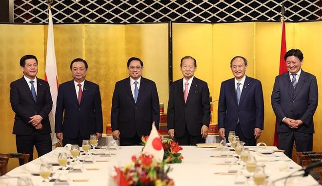 Primer ministro de Vietnam se reúne con exdirigentes de Japón ảnh 2 Primer ministro de Vietnam se reúne con exdirigentes de Japón ảnh 2