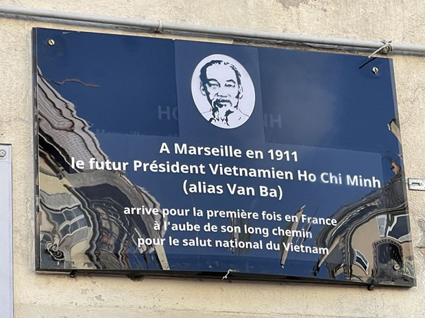 Conmemoran al Presidente Ho Chi Minh en ciudad francesa de Marsella ảnh 1 Conmemoran al Presidente Ho Chi Minh en ciudad francesa de Marsella ảnh 1
