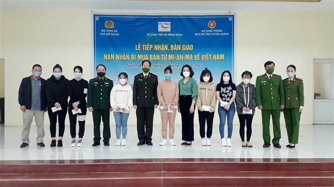Ciudadanos vietnamitas traficados a Myanmar regresan a sus hogares ảnh 1 Ciudadanos vietnamitas traficados a Myanmar regresan a sus hogares ảnh 1