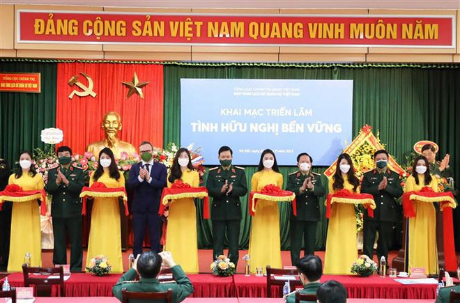 Exposición sobre relaciones Vietnam-Rusia abre sus puertas en Hanoi ảnh 2 Exposición sobre relaciones Vietnam-Rusia abre sus puertas en Hanoi ảnh 2