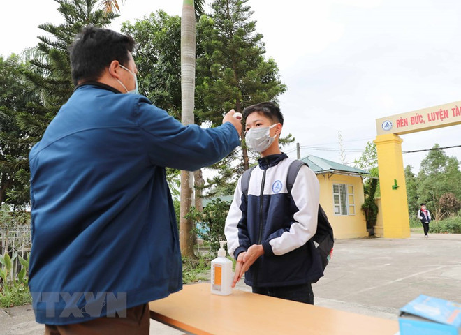 Escuelas en Hanoi abren sus puertas a estudiantes de noveno grado ảnh 1