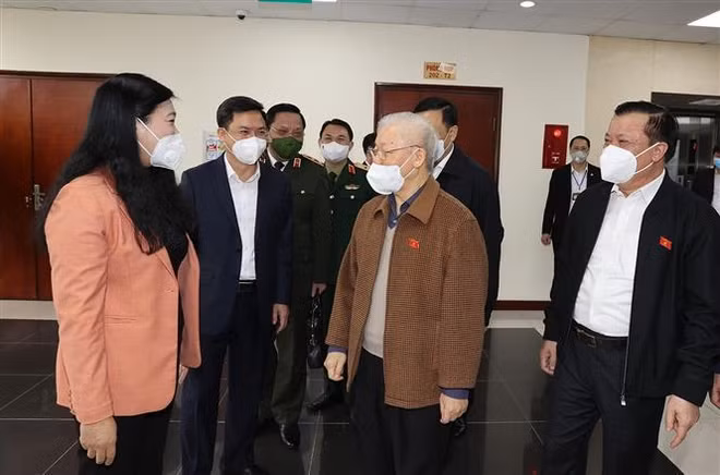 Máximo dirigente de Vietnam sostiene diálogo con electores de Hanoi ảnh 1