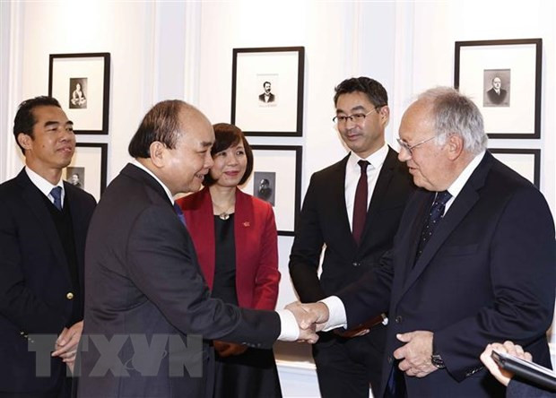Presidente de Vietnam se reúne con alcalde de Berna y líderes de corporación suiza ảnh 2 Presidente de Vietnam se reúne con alcalde de Berna y líderes de corporación suiza ảnh 2