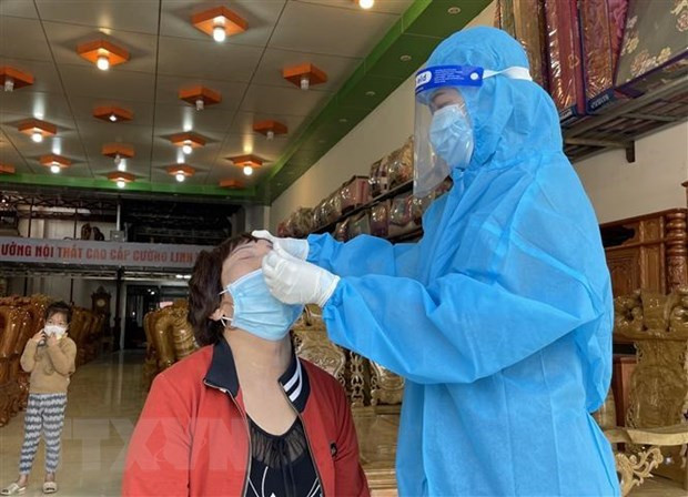 En alza casos diarios del COVID-19 en Vietnam ảnh 1