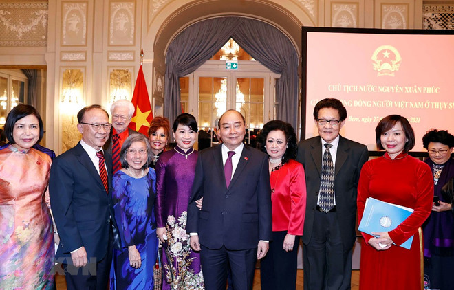 Presidente de Vietnam se reúne con compatriotas en Suiza ảnh 1 Presidente de Vietnam se reúne con compatriotas en Suiza ảnh 1