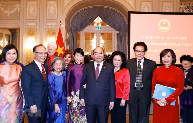 Presidente de Vietnam se reúne con compatriotas en Suiza ảnh 1