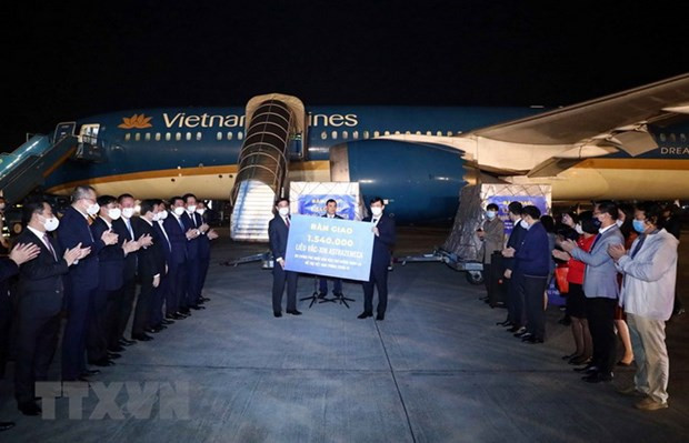 Vietnam Airlines transporta 1,5 millones de dosis de vacunas de Japón a Vietnam ảnh 1