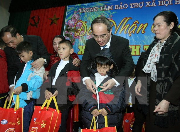 Ayudan a personas desfavorecidas en Vietnam para un Tet feliz ảnh 1 Ayudan a personas desfavorecidas en Vietnam para un Tet feliz ảnh 1