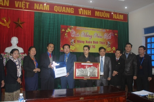 Funcionarios de Laos visitan provincia centrovietnamita con motivo del Tet ảnh 1 Funcionarios de Laos visitan provincia centrovietnamita con motivo del Tet ảnh 1
