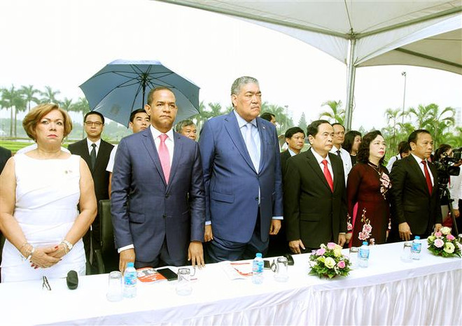 [Foto] Develan el busto del líder dominicano Juan Bosch en Vietnam ảnh 4