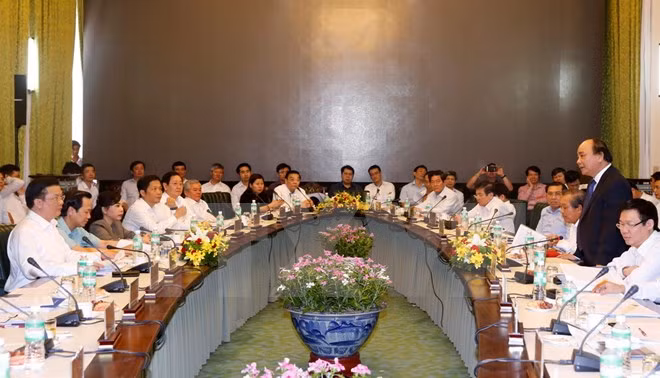 Premier preside reunión gubernamental para abordar peticiones de empresarios ảnh 1