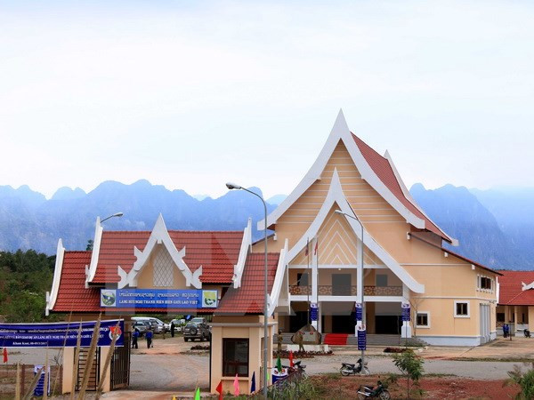 Inauguran Aldea de Amistad Vietnam-Laos en provincia laosiana ảnh 1