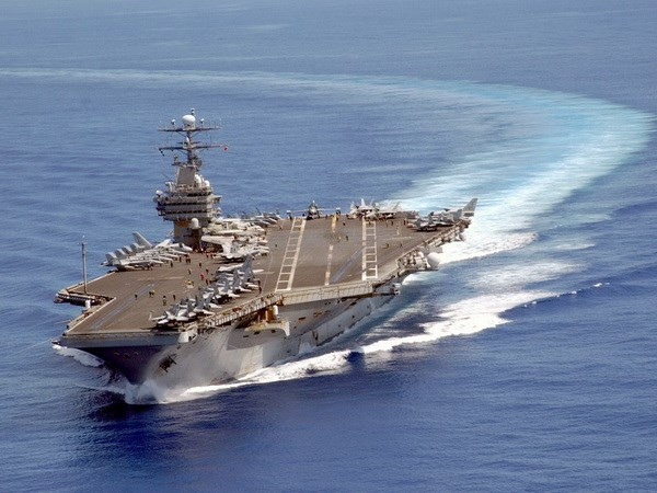 Ministros de Filipinas visitan el portaaviones estadounidense Carl Vinson ảnh 1