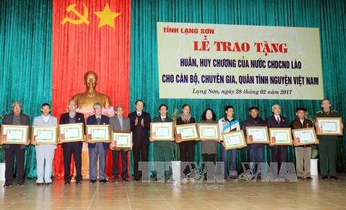 Laos honra a combatientes voluntarios vietnamitas ảnh 1