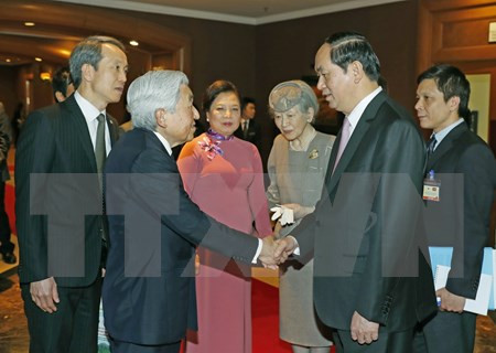 Emperador Akihito parte de Hanoi para visitar la ciudad imperial de Hue ảnh 1 Emperador Akihito parte de Hanoi para visitar la ciudad imperial de Hue ảnh 1