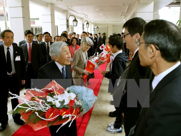 Visita a Vietnam del emperador Akihito acapara atención de la prensa japonesa ảnh 1 Visita a Vietnam del emperador Akihito acapara atención de la prensa japonesa ảnh 1