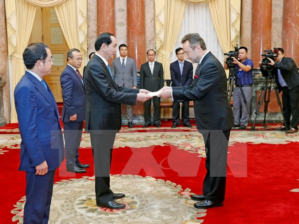 Presidente de Vietnam recibe a nuevos embajadores ảnh 1 Presidente de Vietnam recibe a nuevos embajadores ảnh 1
