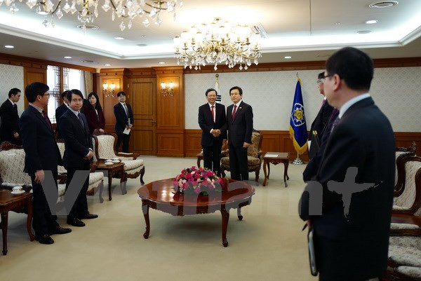 Dirigente sudocreano aprecia las relaciones con Vietnam ảnh 1 Dirigente sudocreano aprecia las relaciones con Vietnam ảnh 1