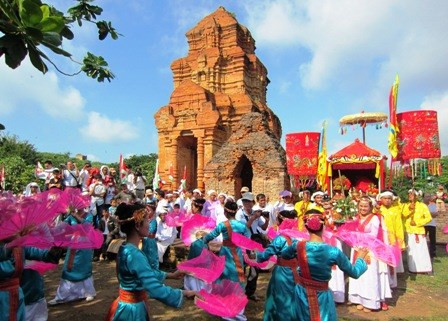 Provincia vietnamita de Binh Thuan celebrará festival Kate de la etnia Cham Brahmán ảnh 1 Provincia vietnamita de Binh Thuan celebrará festival Kate de la etnia Cham Brahmán ảnh 1