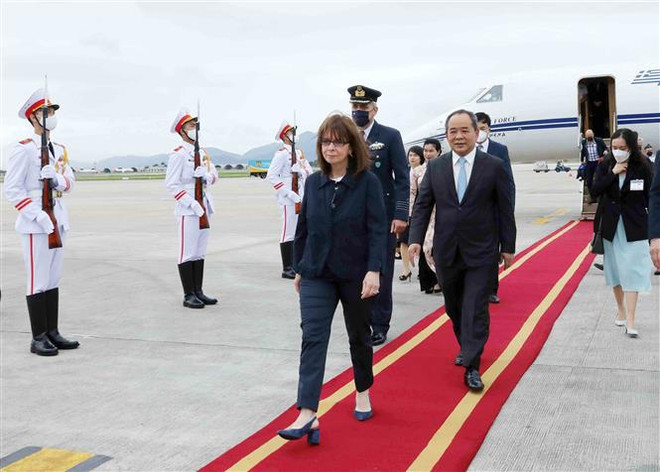 Presidenta de Grecia en Vietnam comienza visita de cuatro días ảnh 1 Presidenta de Grecia en Vietnam comienza visita de cuatro días ảnh 1