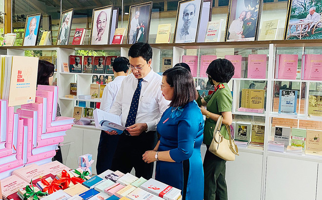 Inauguran galería de libros sobre el Presidente Ho Chi Minh en Hanoi ảnh 1 Inauguran galería de libros sobre el Presidente Ho Chi Minh en Hanoi ảnh 1