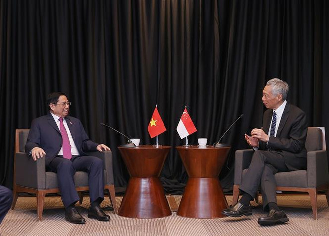 Primer ministro de Vietnam se reúne con su homólogo singapurense ảnh 1 Primer ministro de Vietnam se reúne con su homólogo singapurense ảnh 1